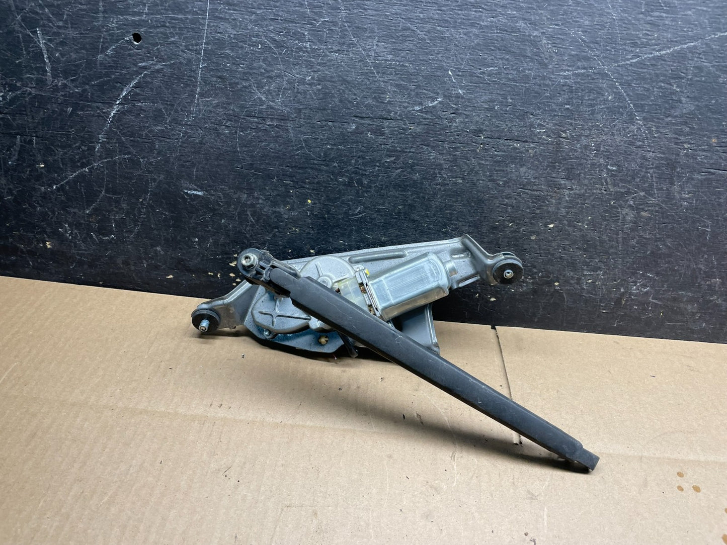 2007 to 2015 Mazda CX-9 CX9 Windshield Rear Wiper Motor v9064 DG0