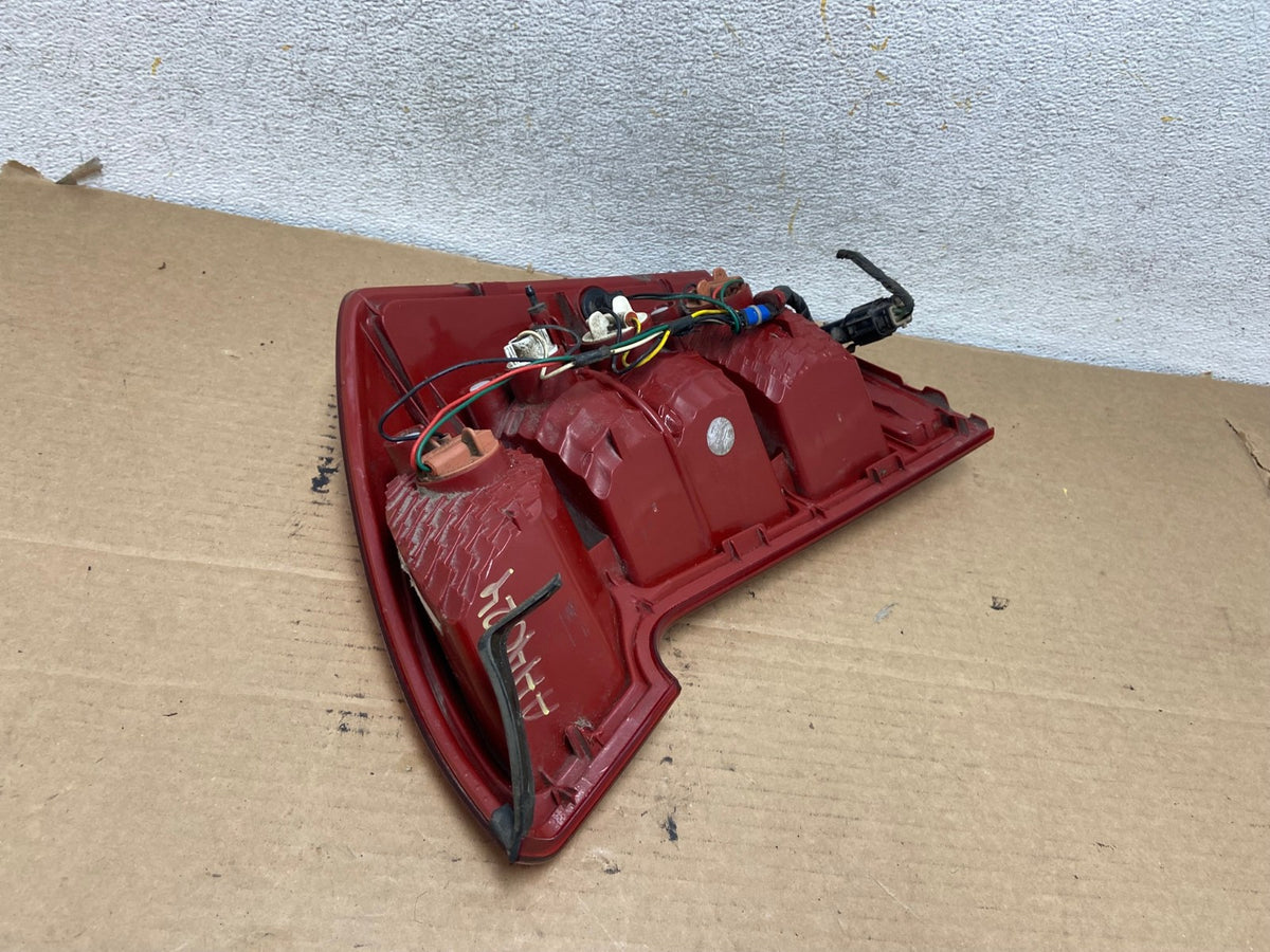 2007 2008 2009 2010 2011 2012 Kia Rondo Left Driver LH Tail Light AH4024 LK6