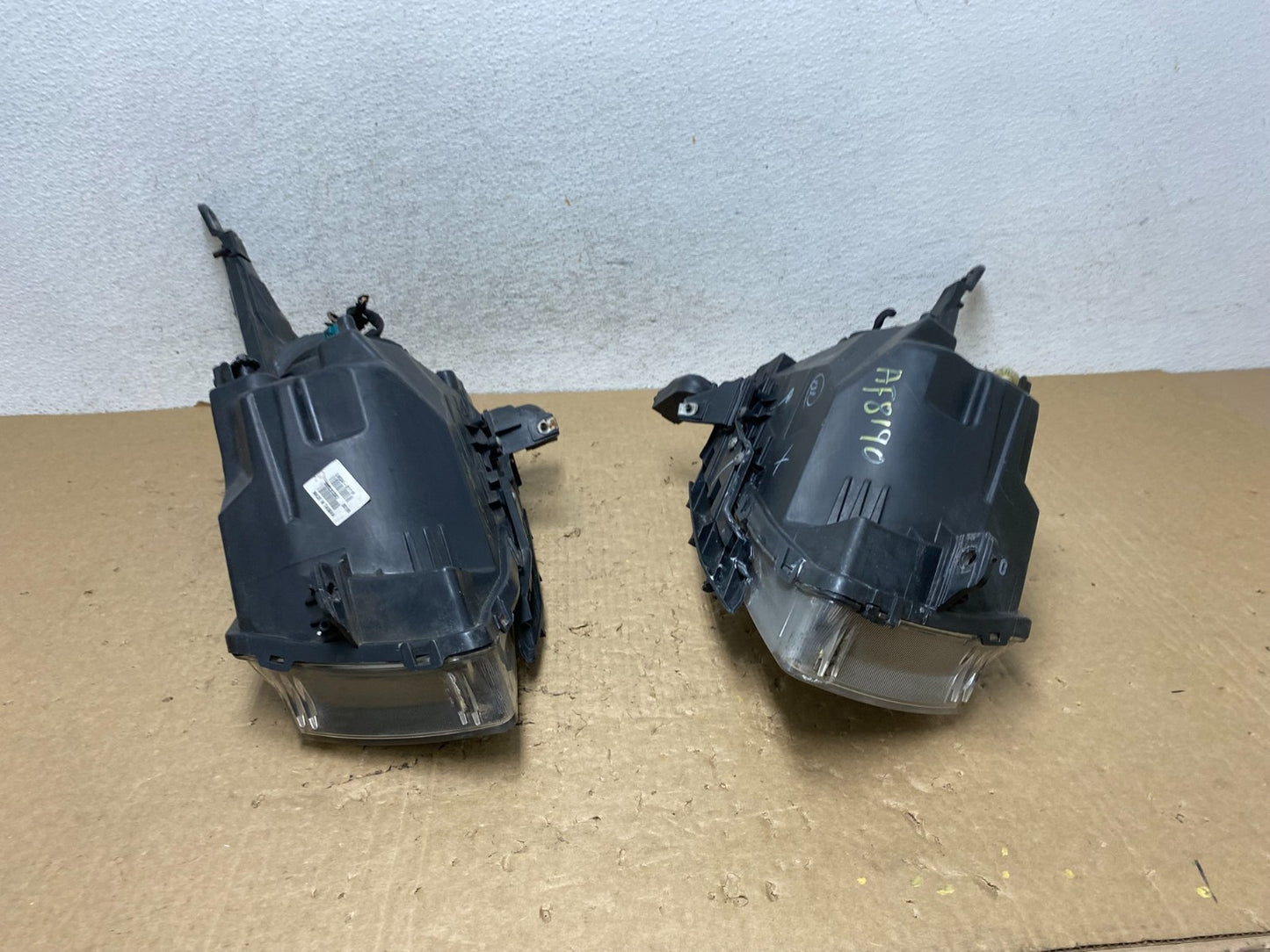 2011 to 2015 Chevrolet Cruze Halogen Left+Right Set Headlights AF8190 DW10