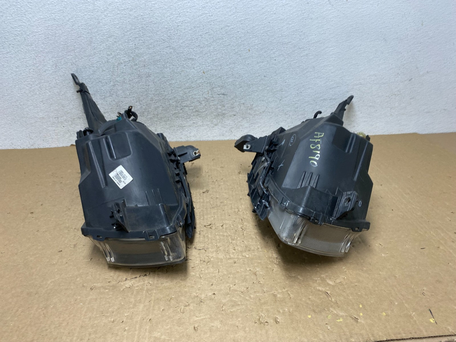 2011 to 2015 Chevrolet Cruze Halogen Left+Right Set Headlights AF8190 DW10