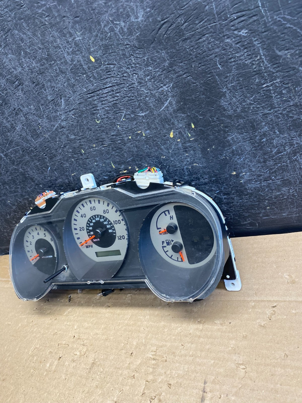 2003 2004 Nissan Xterra Frontier Speedometer Cluster Gauge AG8383 DG2