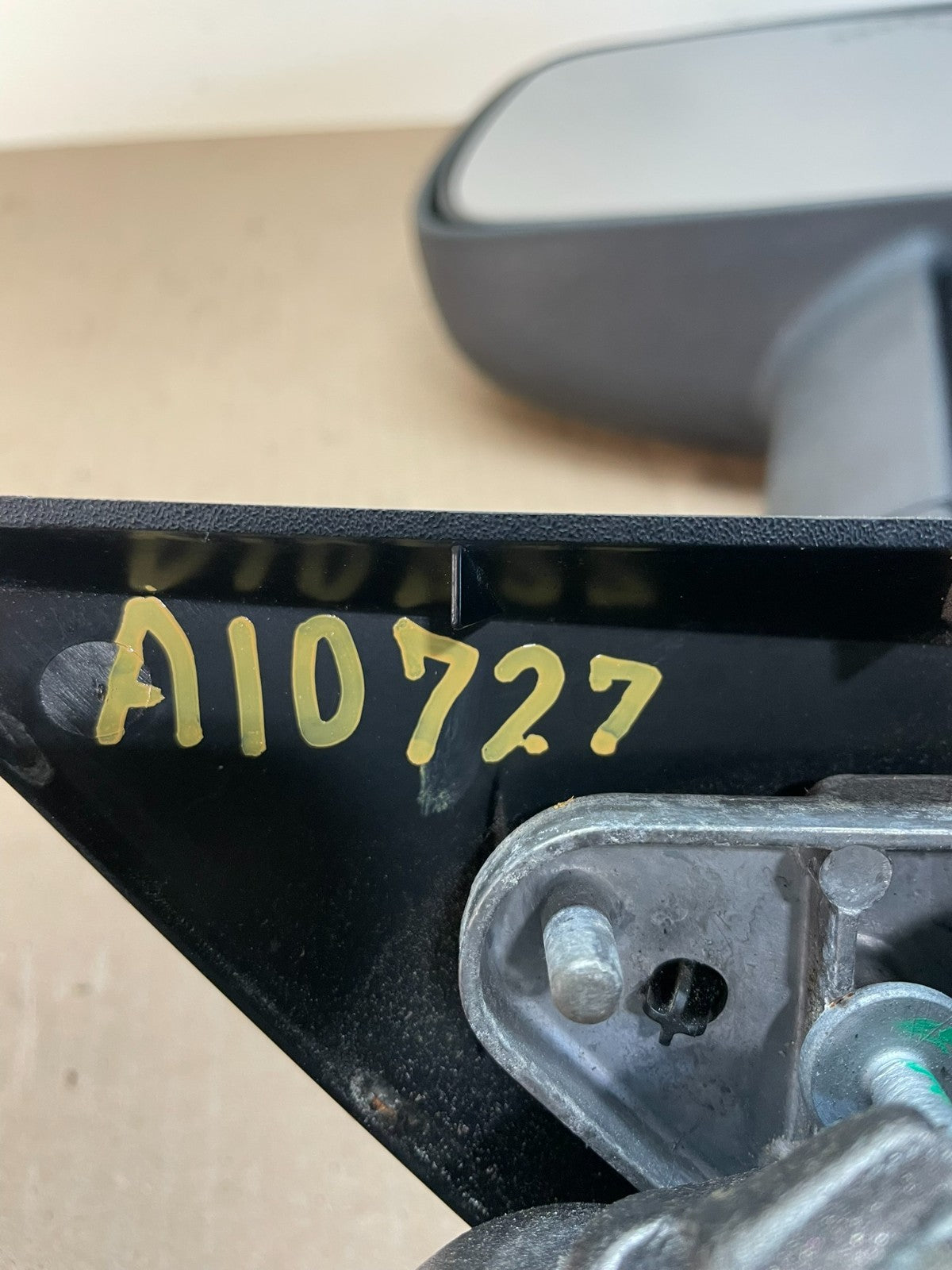 2007 - 2013 Chevrolet Silverado Sierra Right Passenger Side Mirror AI0727 DW8