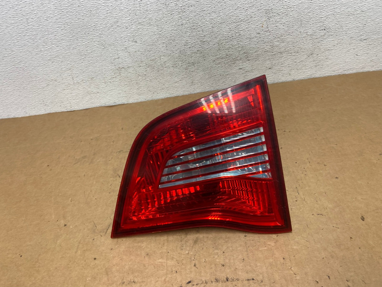 2009-2014 Volkswagen Routan Right Passenger Rh Side Inner Tail Light AD5153 LK0