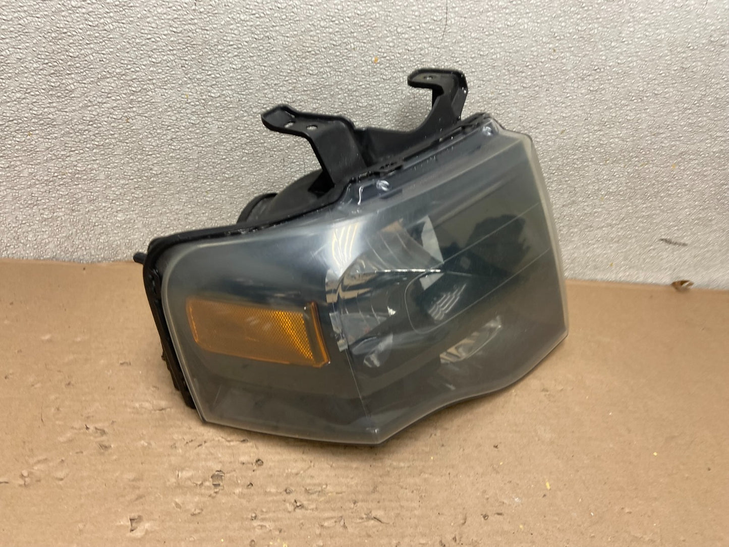 2007 to 2014 Ford Expedition Right Passenger RH side Headlight Halogen AB0839 DW2