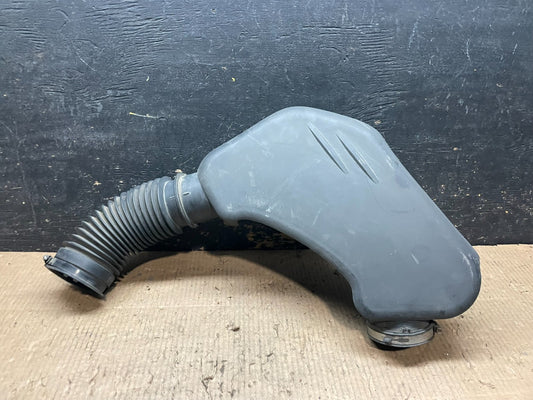 2011 to 2018 Chrysler 300 3.6L Air Intake Duct Tube Cleaner OEM y6612 DG0