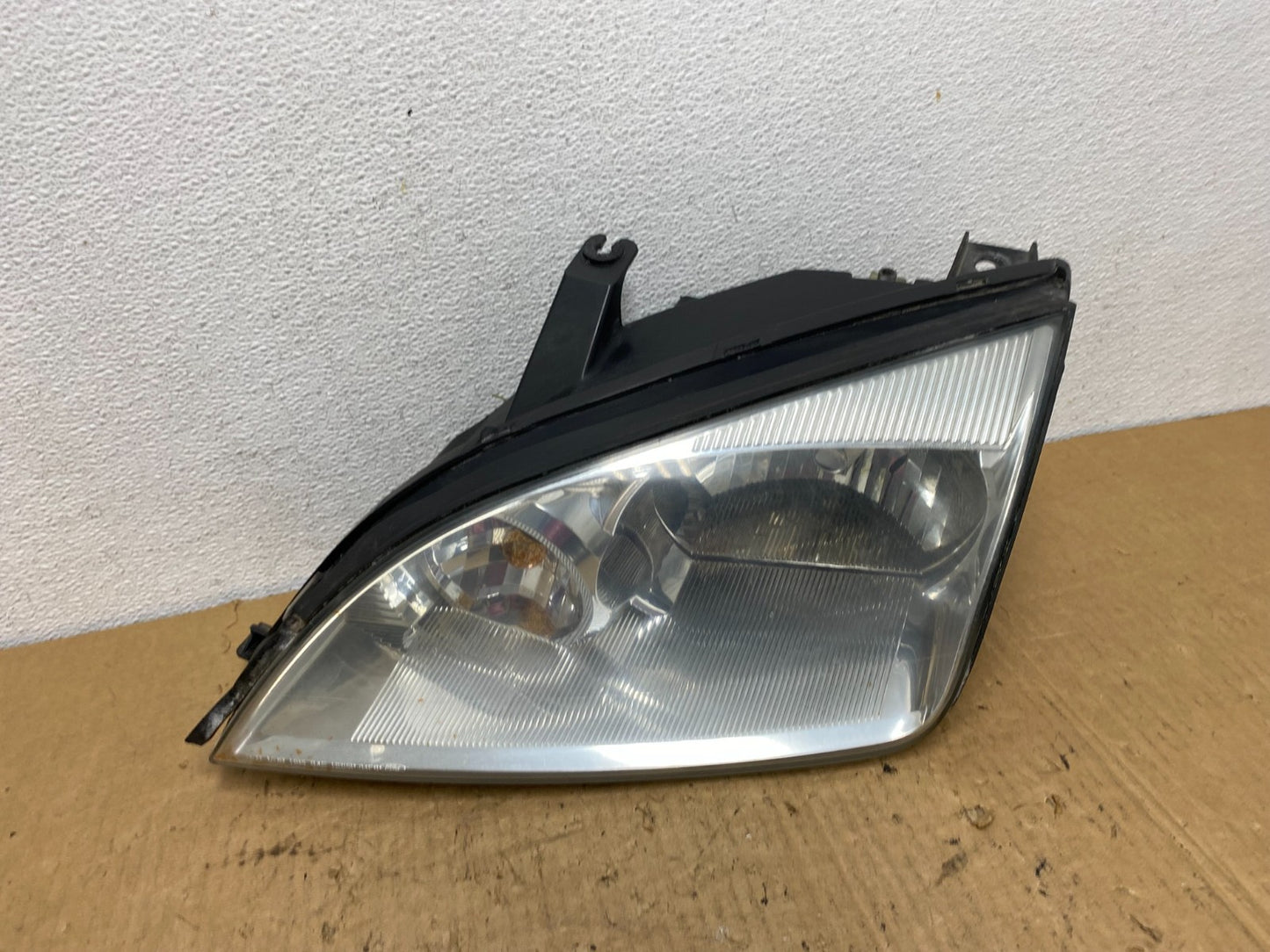2005-2007 Ford Focus Left Driver LH Side Headlight Halogen AC8335 DW0