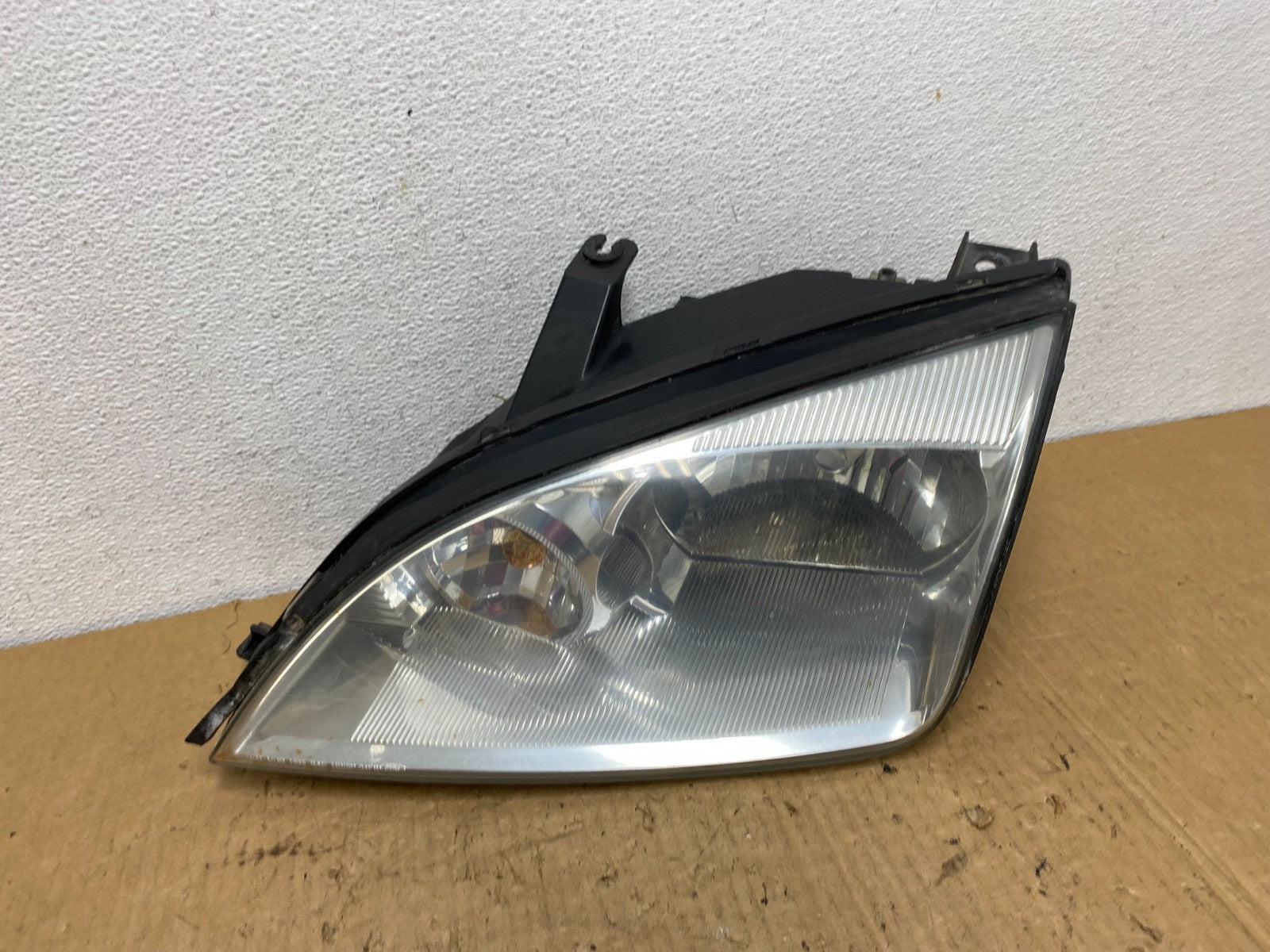 2005-2007 Ford Focus Left Driver LH Side Headlight Halogen AC8335 DW0