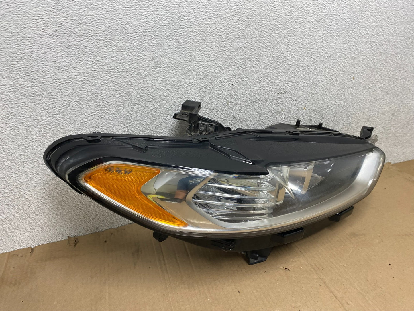 2013 to 2016 Ford Fusion Right Passenger Rh Side Headlight AE9085 DW2