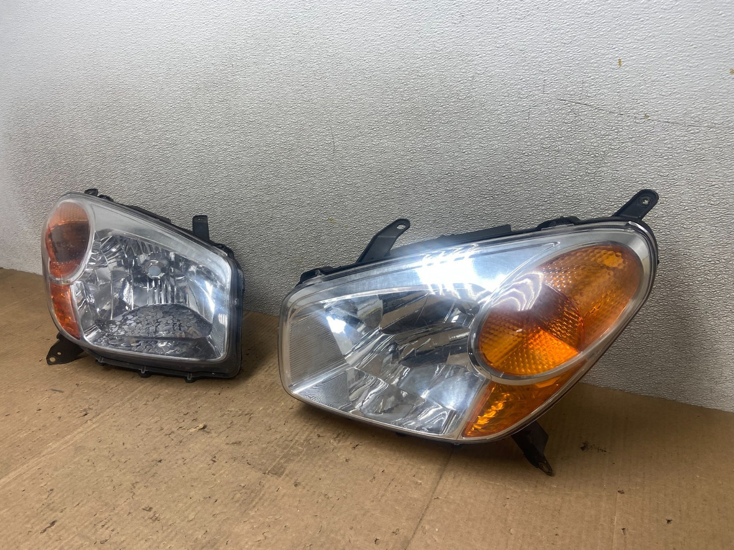 2004 2005 Toyota Rav4 Left+Right Side Headlights Halogen Oem AA6833 DW1