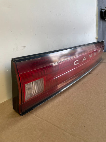 1992 1993 1994 Toyota Camry Center Trunk Rear Tail Light AG2864 DG2