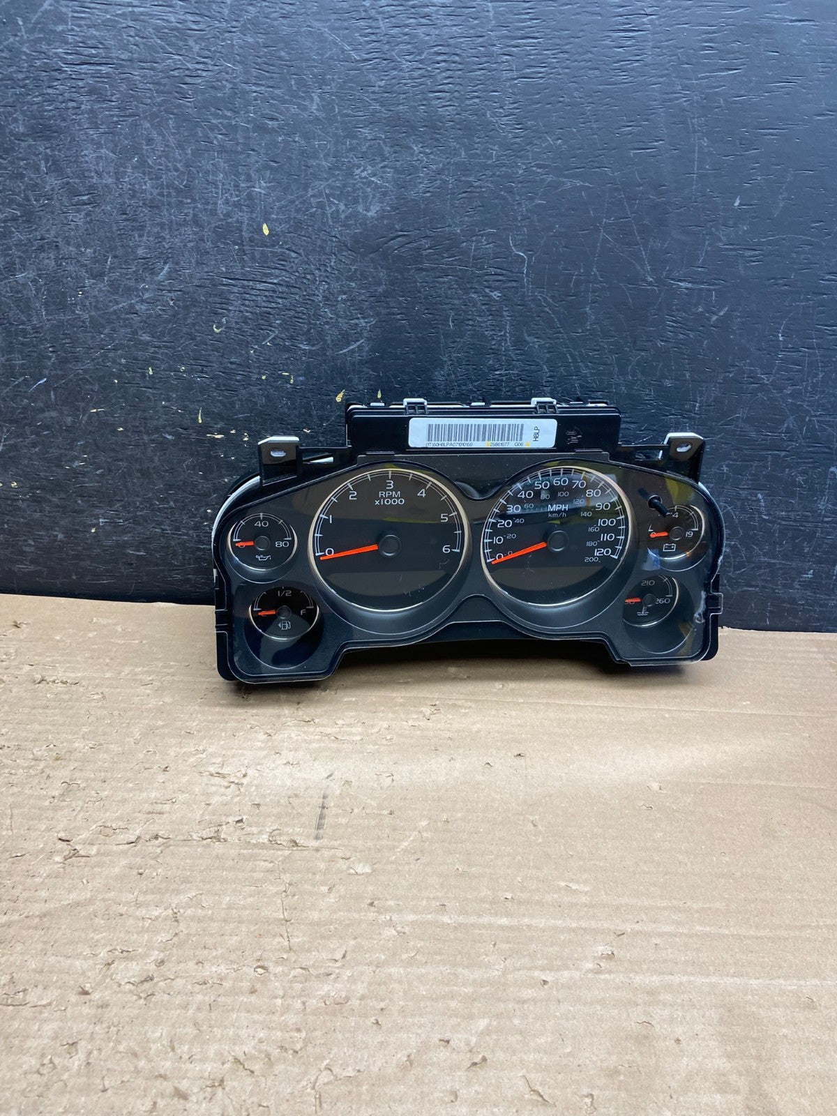 2007 to 2013 Chevrolet Silverado Suburban Cluster Gauge Speedometer AG8618 DG0