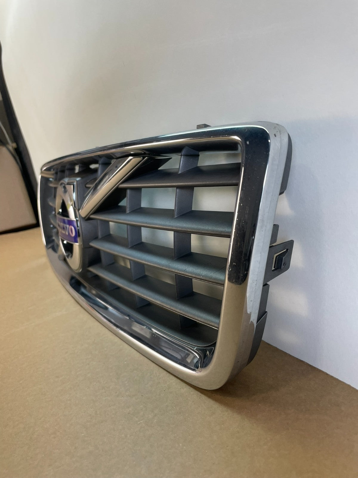 2010 to 2013 Volvo S80 Front Upper Grill Grille ag9970 DG1