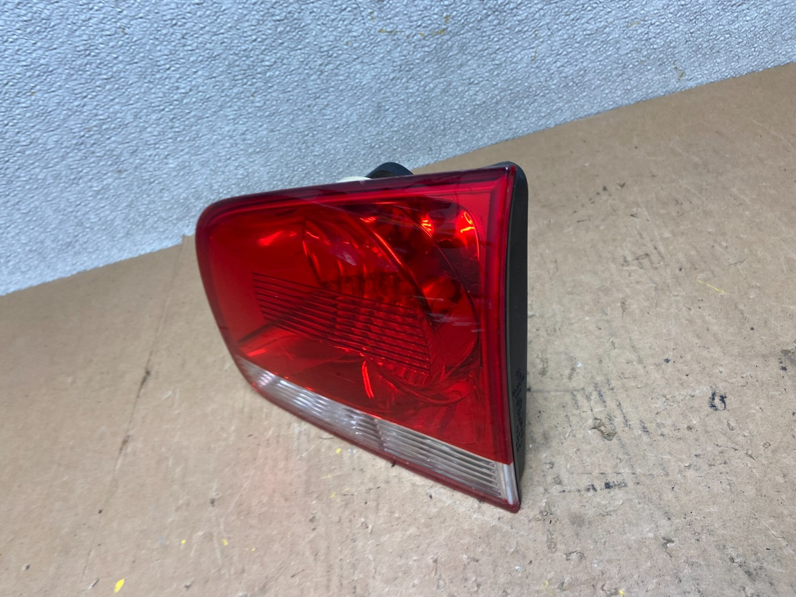 2004-2007 Volkswagen Touareg Right RH Side Inner Tail Light Oem Z7736 PS1
