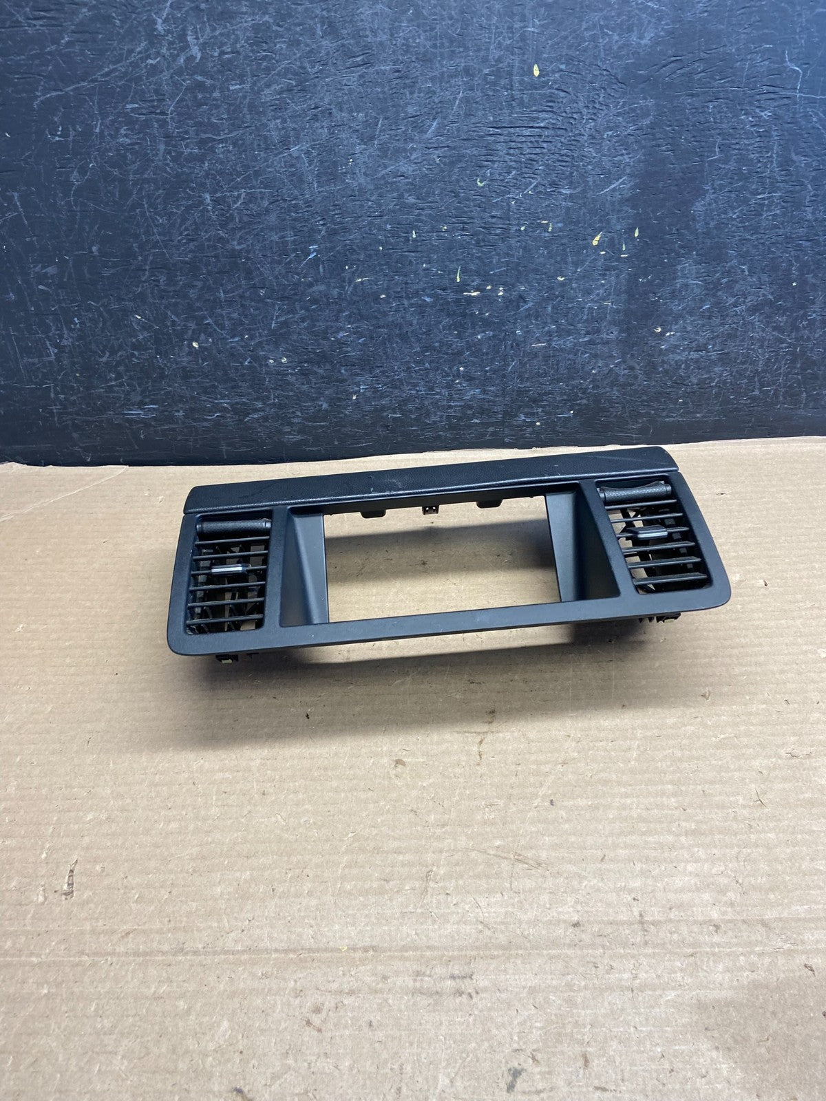2003-2007 Nissan Murano Radio Center Console Display Bezel Air Vent OE ah1583 DG3