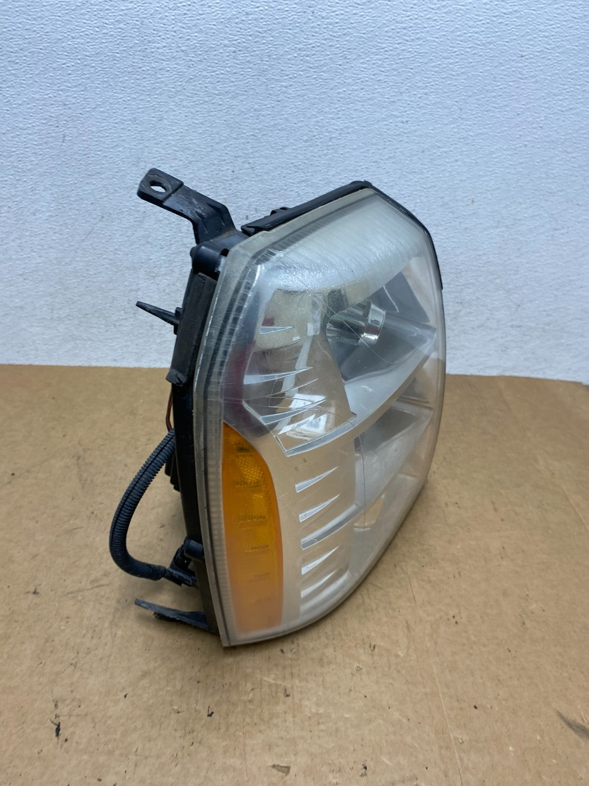 2007 - 2014 Cadillac Escalade Right Passenger Side Xenon HID Headlight AE3219 DW2