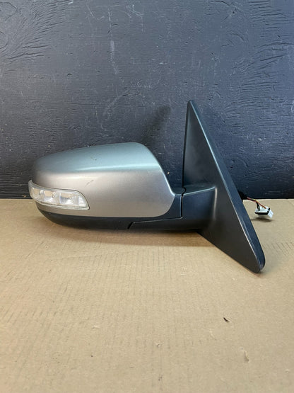 2011 to 2015 Kia Sorento Right Passenger Door Mirror Turn Signal AD5546 DW0
