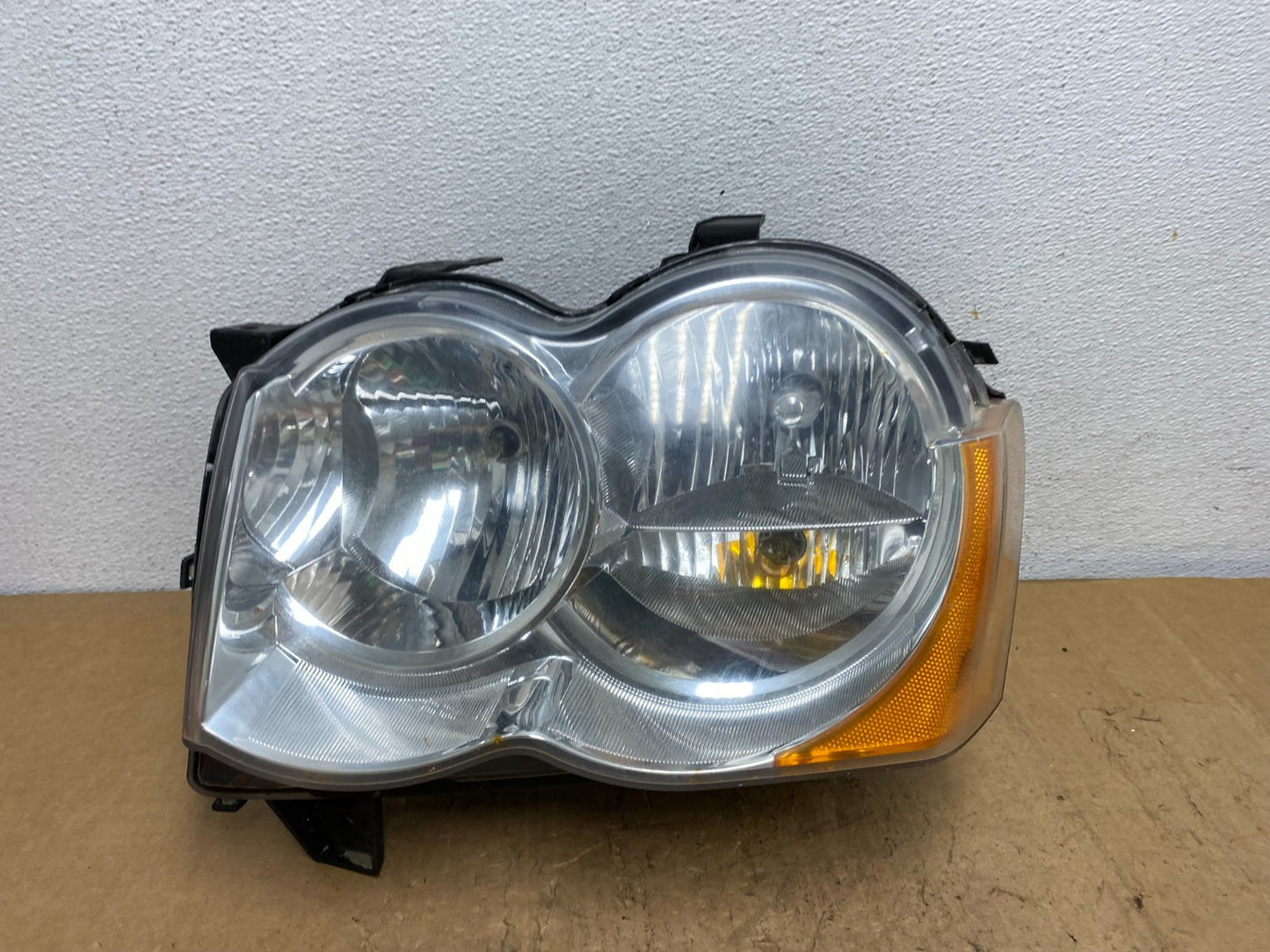 2008-2010 Jeep Grand Cherokee Left LH Driver Side Halogen Headlight AD0593 DW0