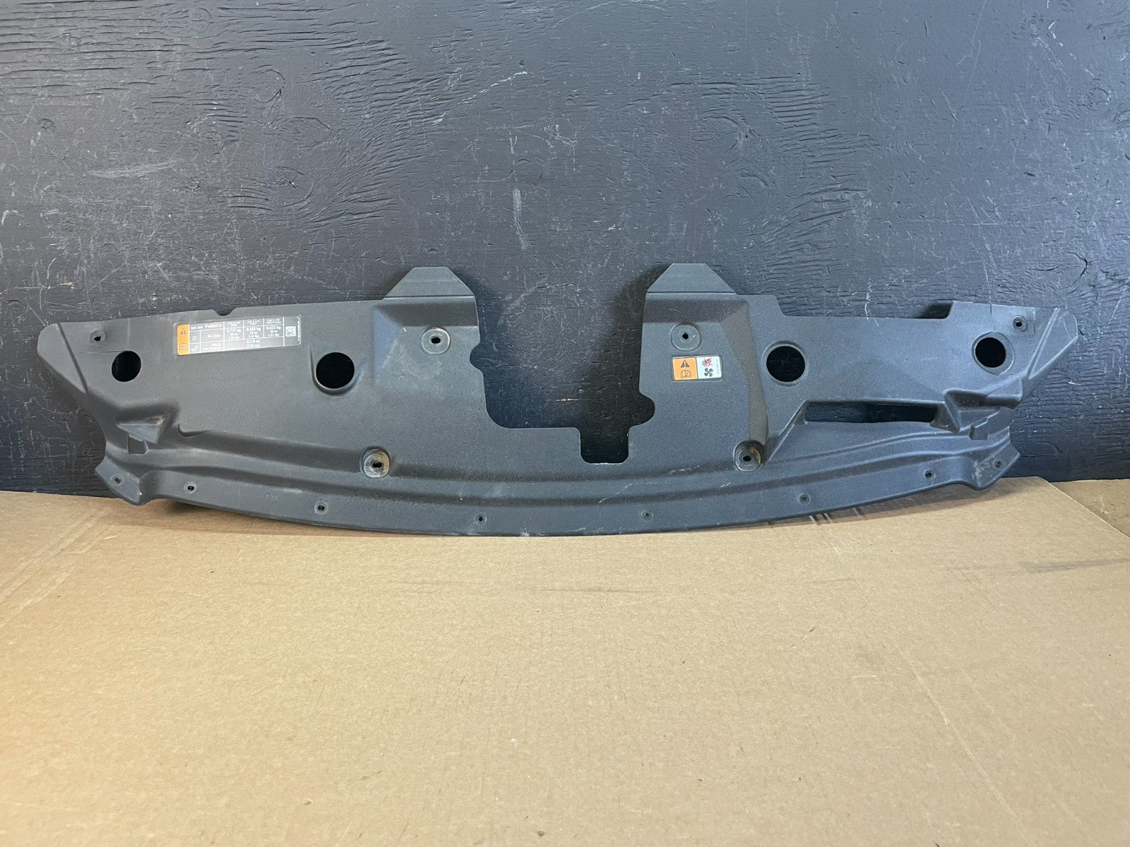 2013 to 2019 Ford Taurus Front Radiator Support Cover Upper ac9967 DG0
