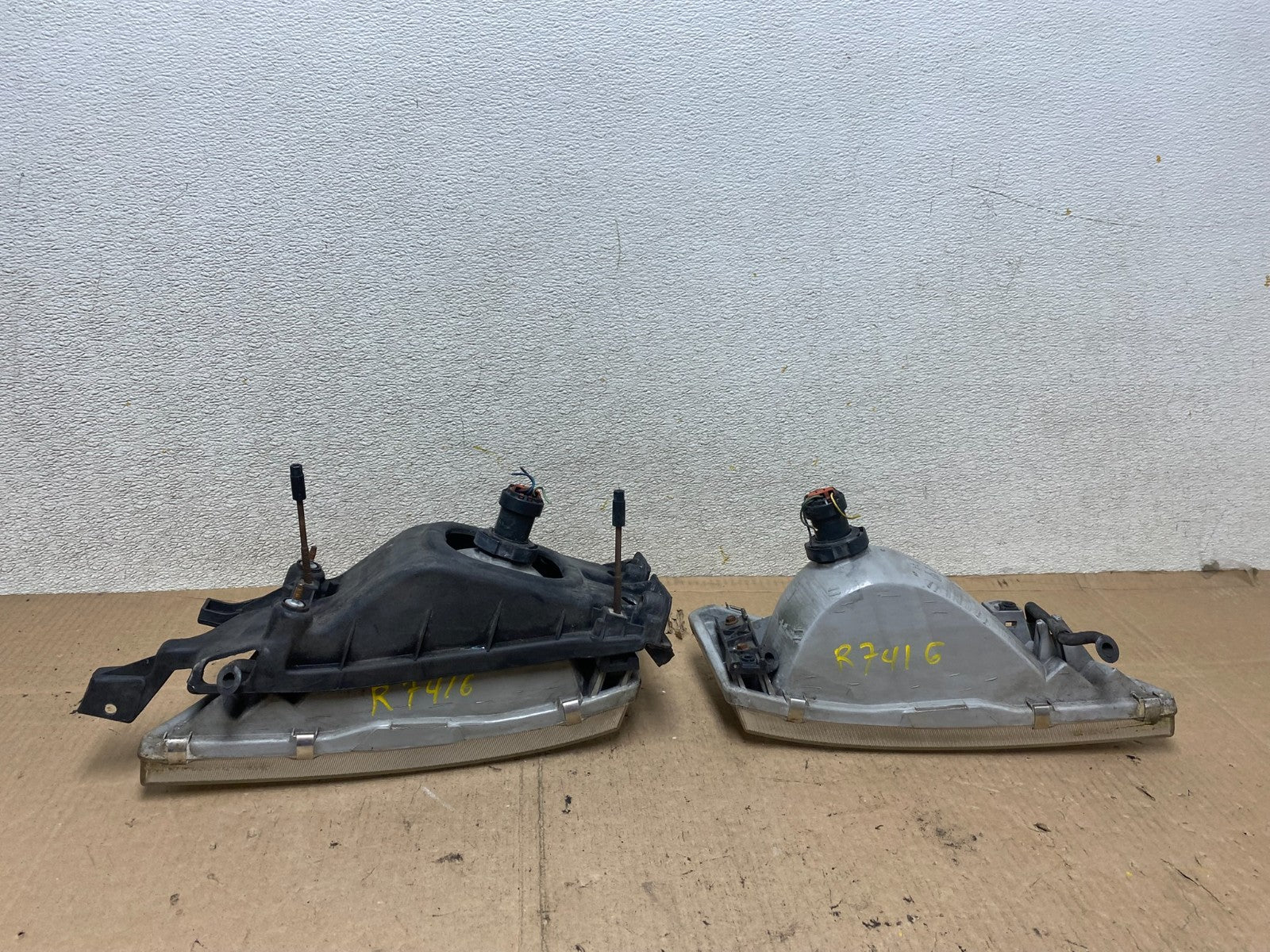 1997 to 1999 Nissan Maxima Left+Right Side Headlights Halogen OEM R7416 DW8