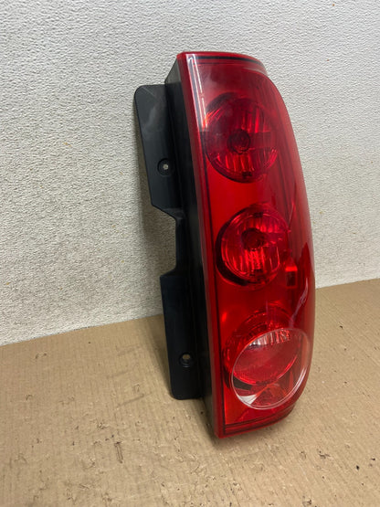 2007 to 2011 GMC Yukon Right Passenger RH Side Tail Light AJ1831 LK2
