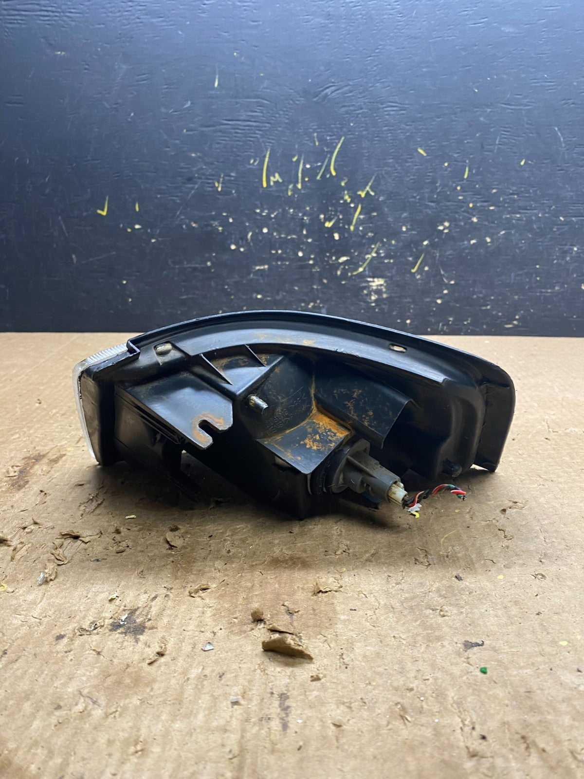 1996 to 1998 Mazda MPV Front Passenger Right Side Turn Signal Z72653