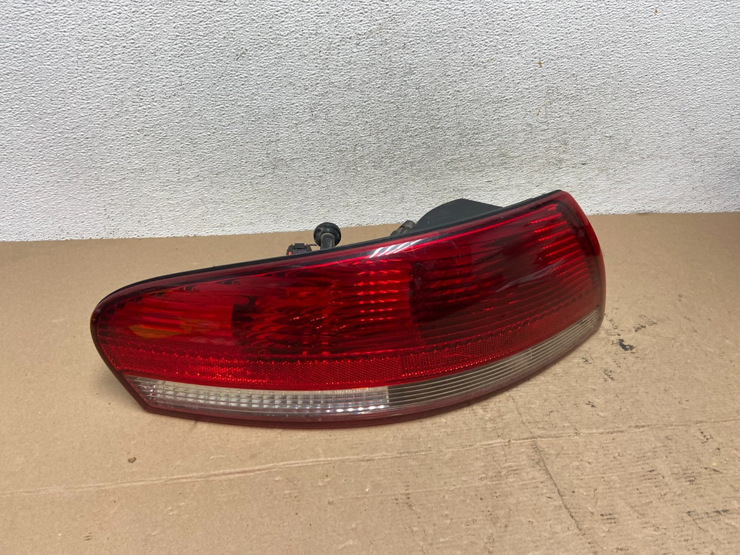 2001-2006 Chrysler Sebring Convertible Left Driver LH Tail Light AF4907 LK0