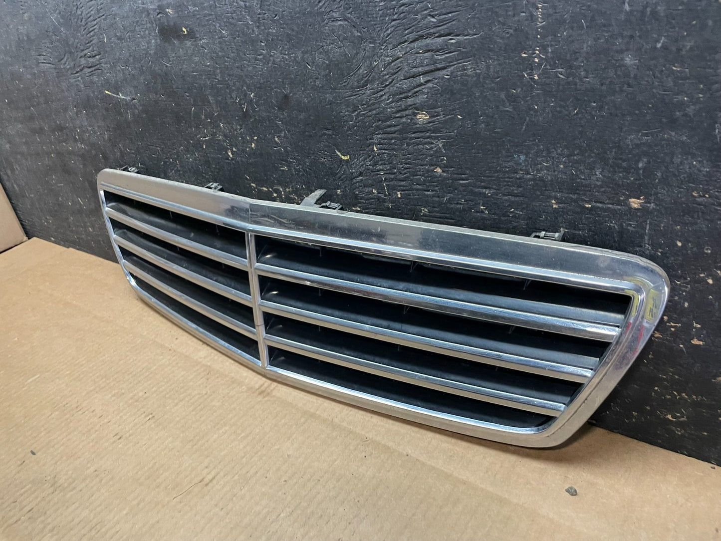 2001 to 2007 Mercedes C-Class Front Upper Grill Grille AA9146 DG2