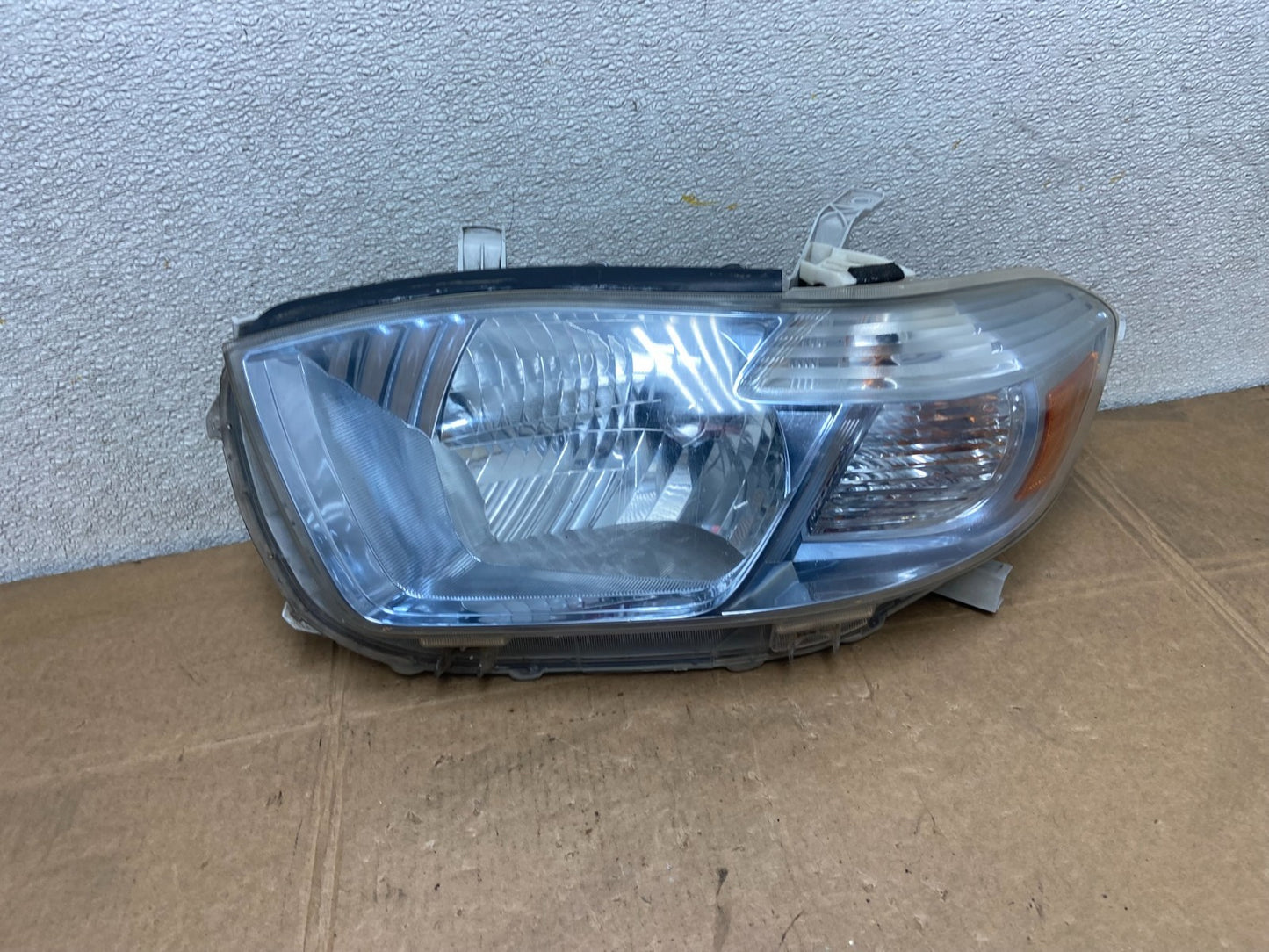 2008 - 2010 Toyota Highlander Hybrid Left Driver Blue Halogen Headlight Y5598 DG0