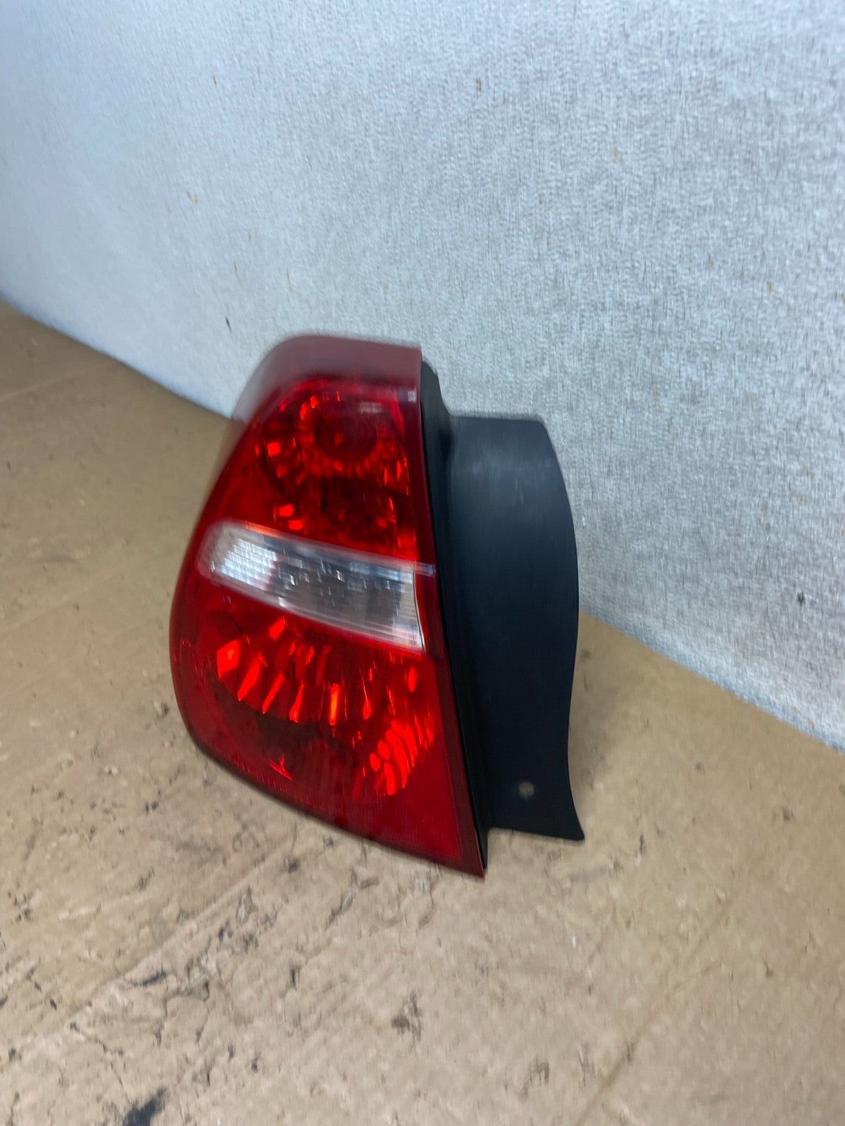 2004 to 2008 Chevrolet Malibu Left Driver Lh Side Tail Light AI9320 LK1