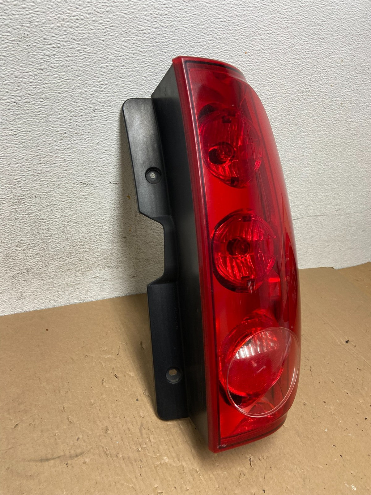 2007 to 2011 GMC Yukon Right Passenger RH Side Tail Light AD6513 DW2