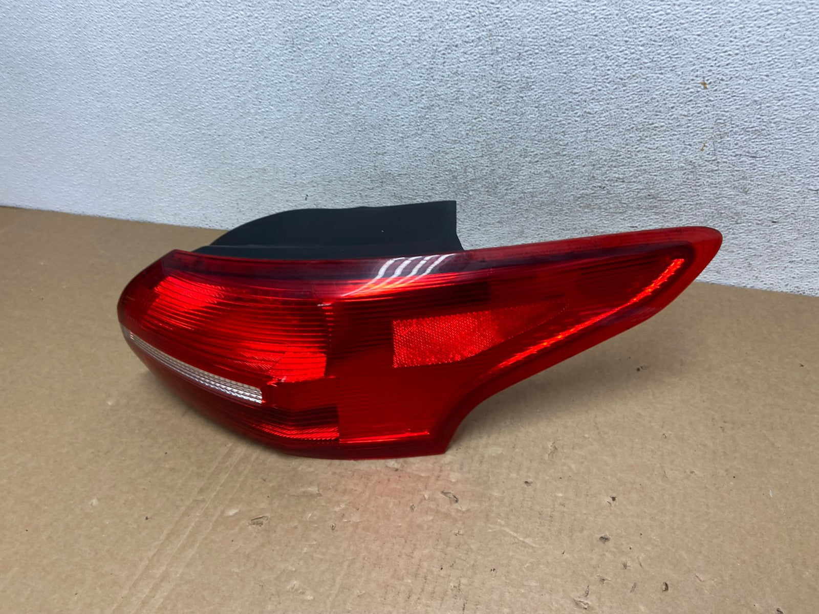 2015-2018 Ford Focus Sedan Halogen Tail Light Right Side Passenger AF9965 LK1