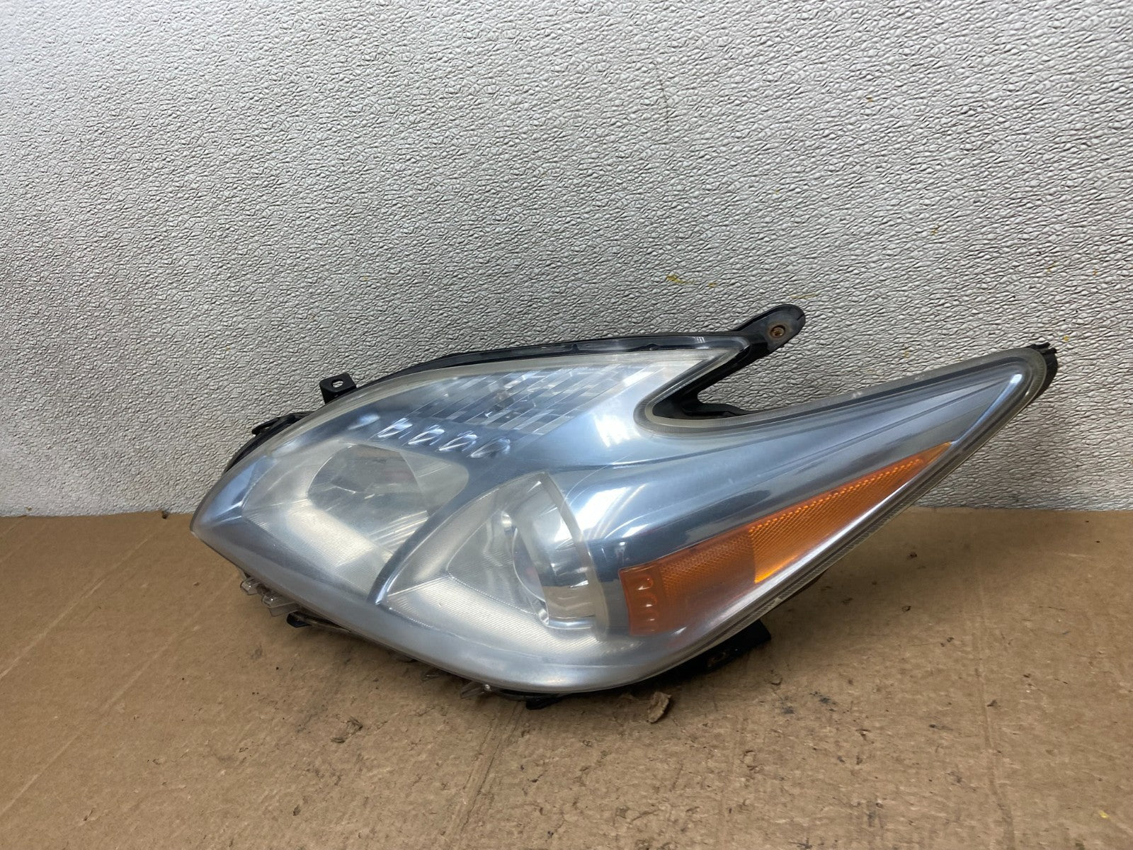2010 - 2011 Toyota Prius Left Driver LH Blue Halogen Headlight Oem AA51931