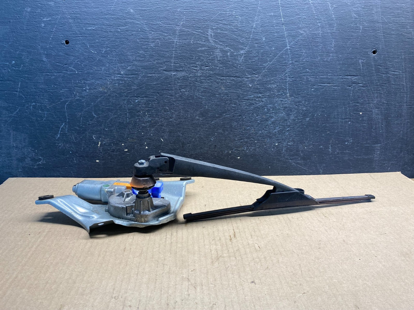 2010 to 2014 Subaru Outback Rear Windshield Wiper Motor AG96593