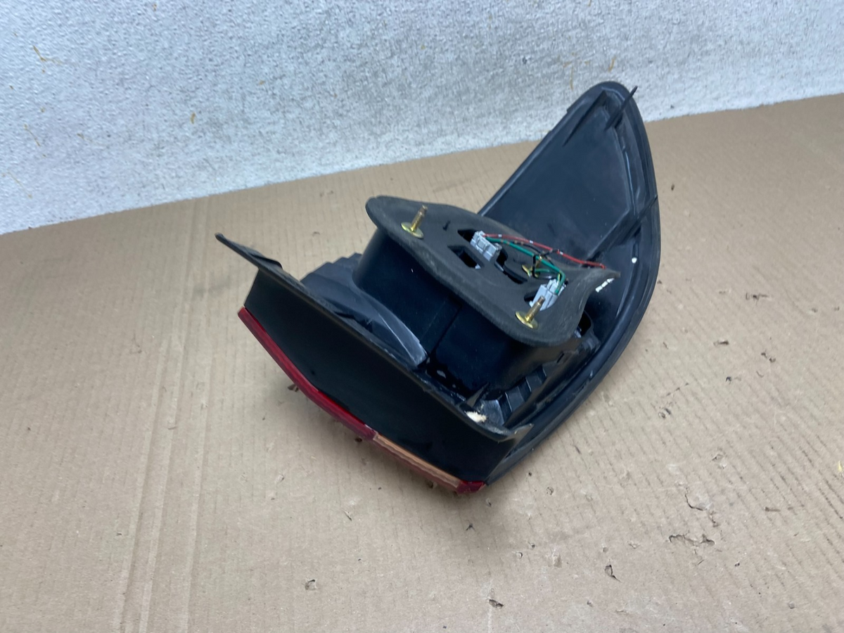 1998 to 2000 Honda Accord Sedan 4door Right RH Side Tail Light AI9541 LK4