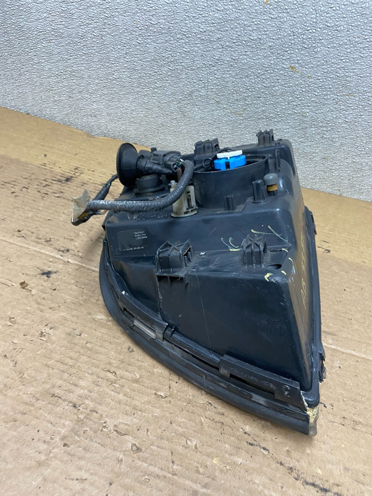 2002-2005 Mercury Mountaineer Right Passenger Halogen Headlight OEM AB3383 DW7