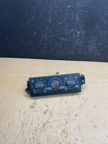 1999 to 2002 Chevrolet Silverado HVAC Heater Climate Control Module AC4768 DG0