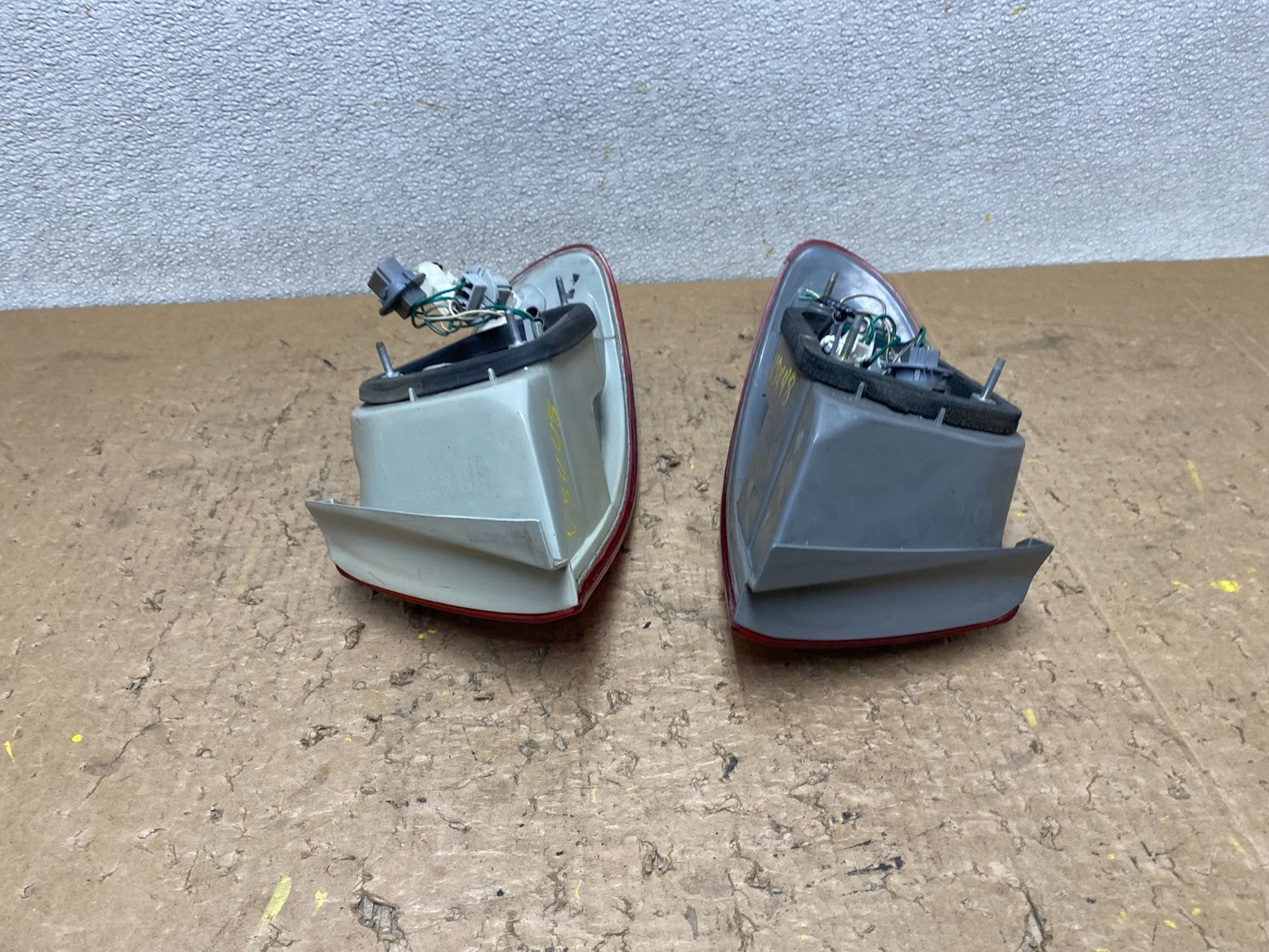 1998 1999 2000 Toyota Corolla Left+Right Side Tail Lights V8448 DW6