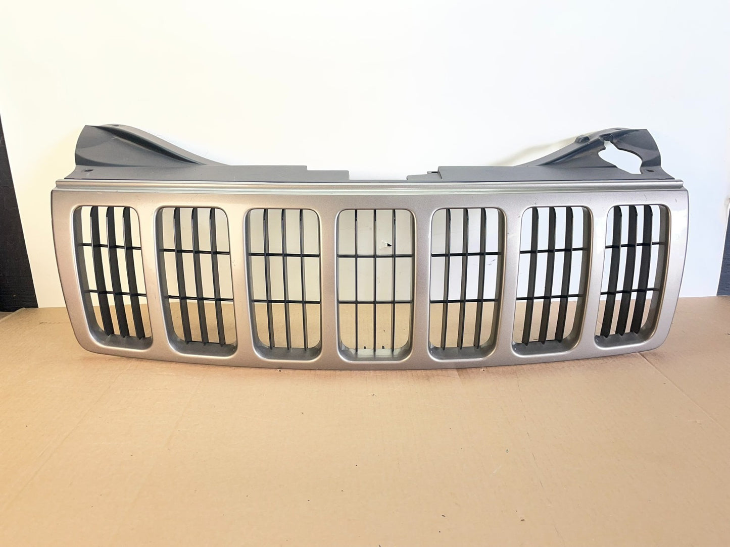 2005 2006 2007 Jeep Grand Cherokee Front Upper Grill Grille ah0055 DG0