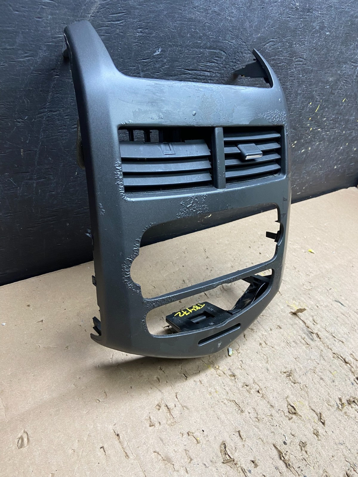 2012-2016 Chevrolet Sonic Center Dash Radio Air Vent Trim Bezel t8472 DG2