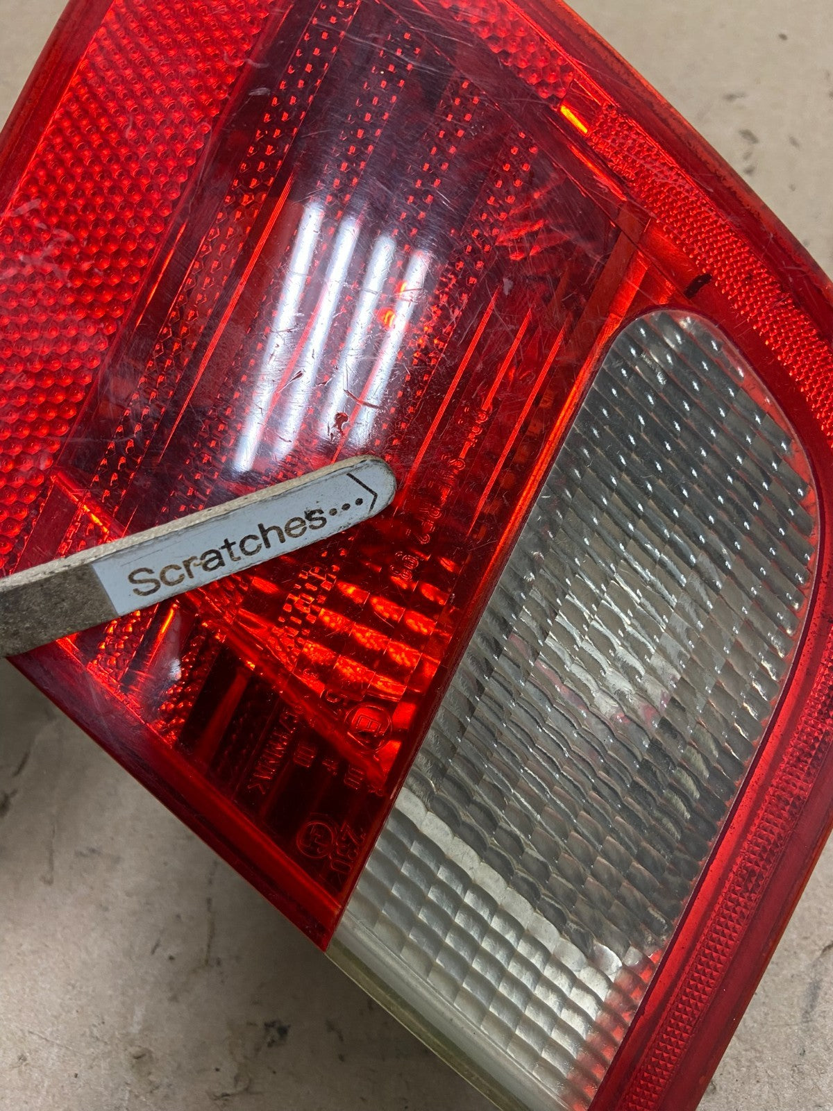 1998 - 2001 BMW 3 325i E46 Series Right Passenger Inner Tail Light AG5593 DG3