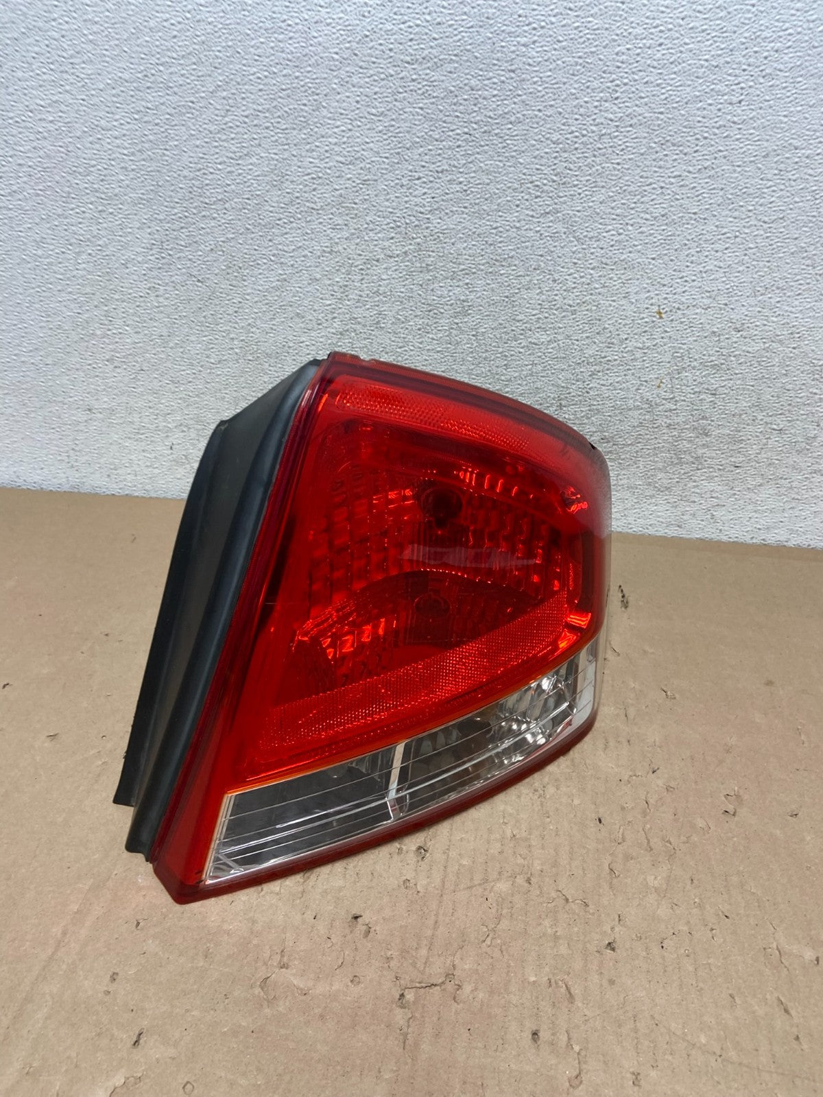 2007 to 2008 Kia Spectra Passenger Right RH Side Tail Light AG6796 DW2