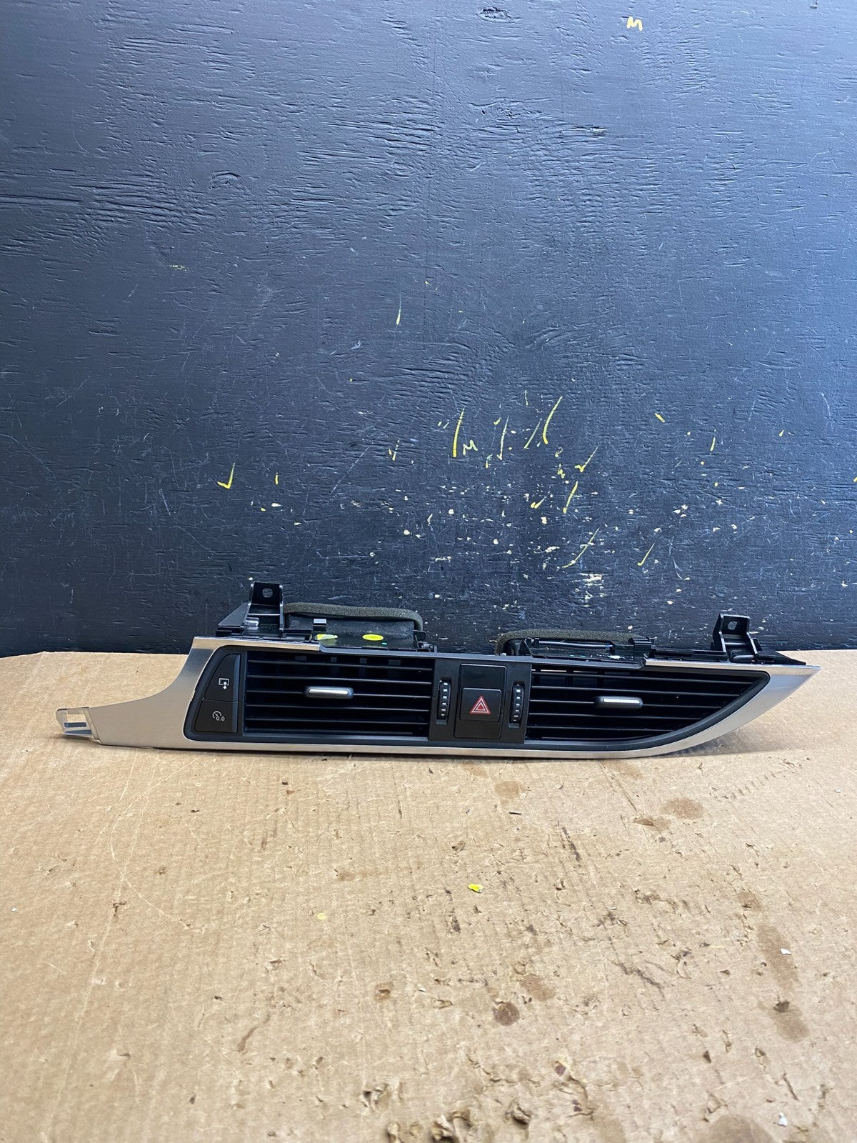 2012 to 2017 Audi A6 A7 Center Dashboard Air Vent OEM Z4517 DG0
