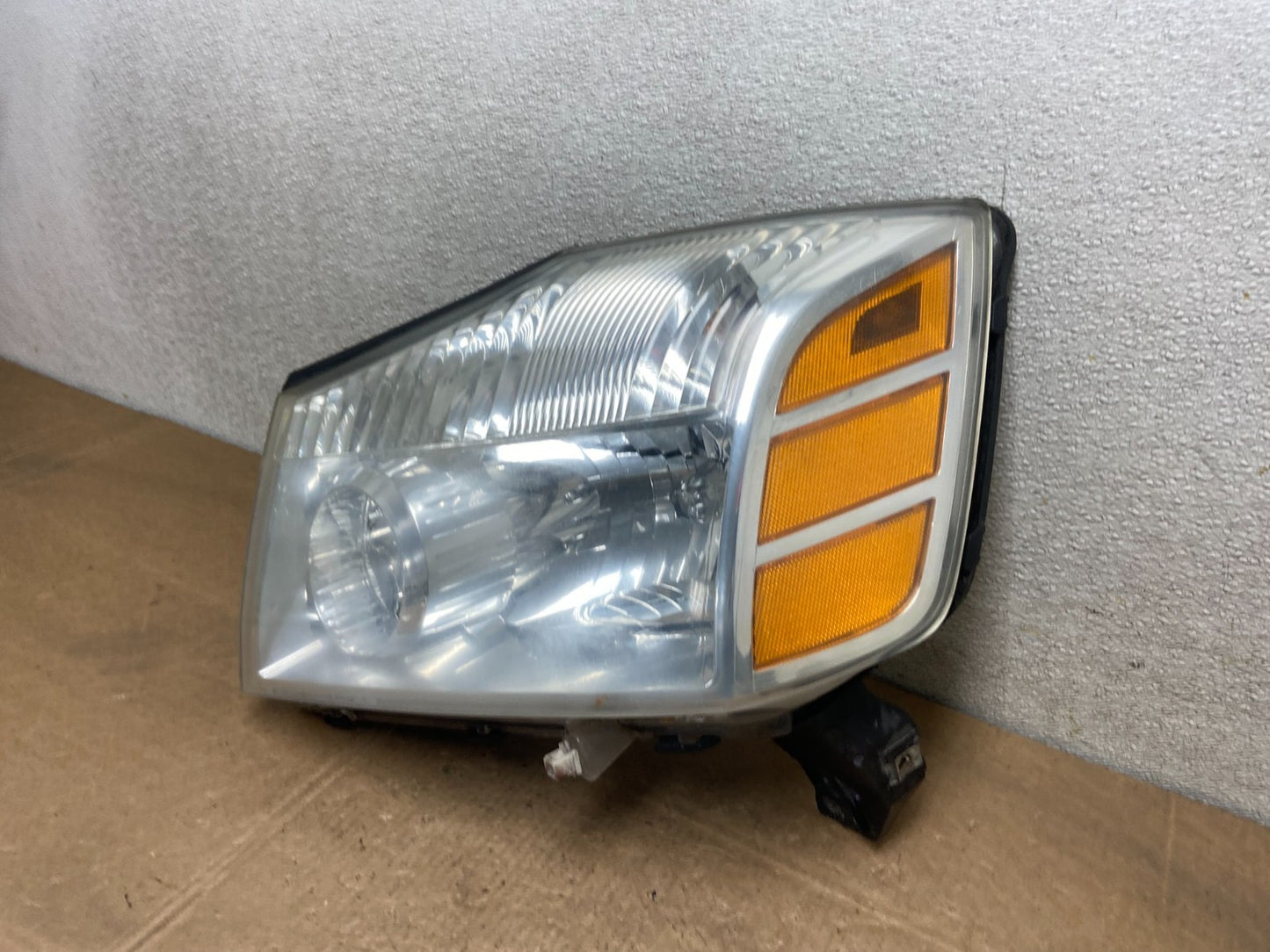 2004 to 2007 Nissan Armada Left Driver Lh Side Headlight Halogen Y5790 DW1