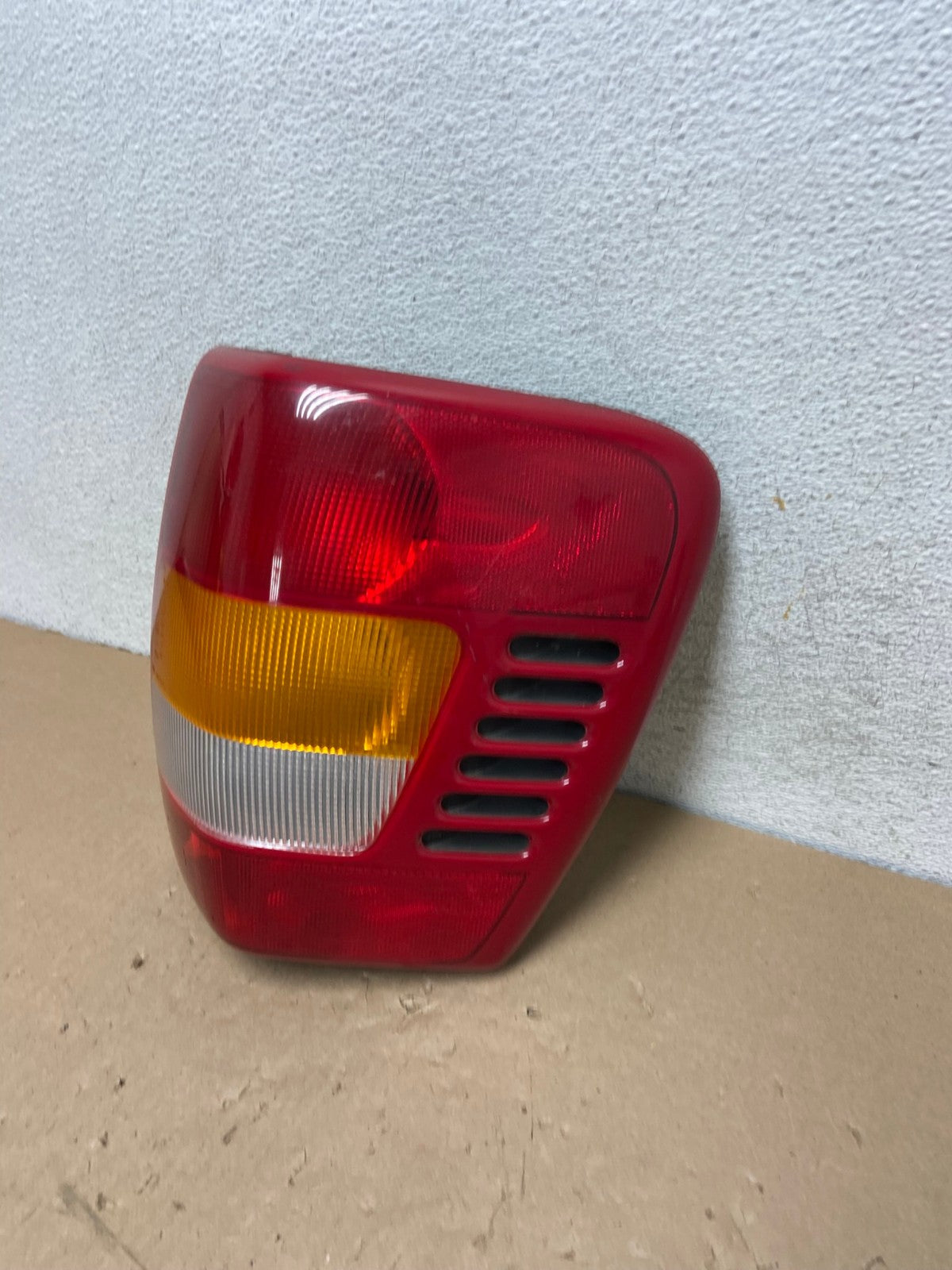 1999-2004 Jeep Grand Cherokee WJ Right Passenger Rh Tail Light AG4150 LK1