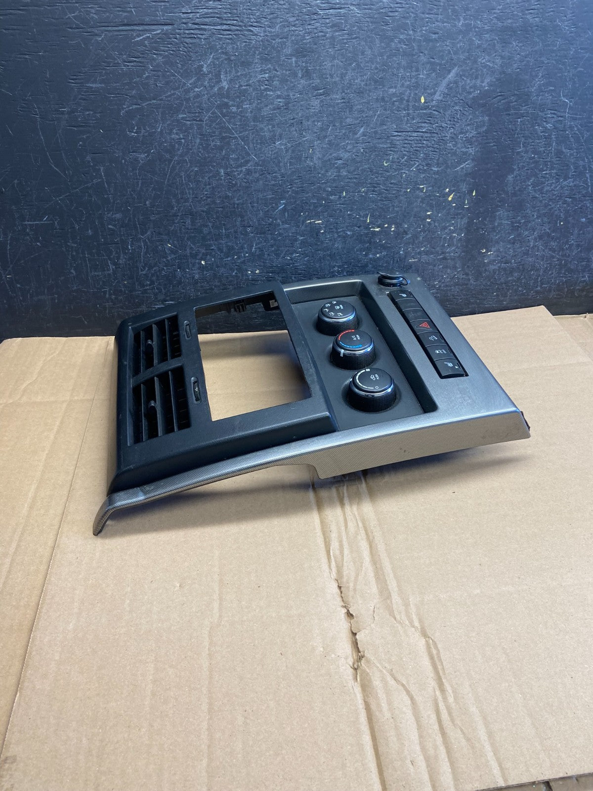 2008 to 2012 Jeep Liberty Dash Climate Temperature Control Radio Bezel AE3965 DG1
