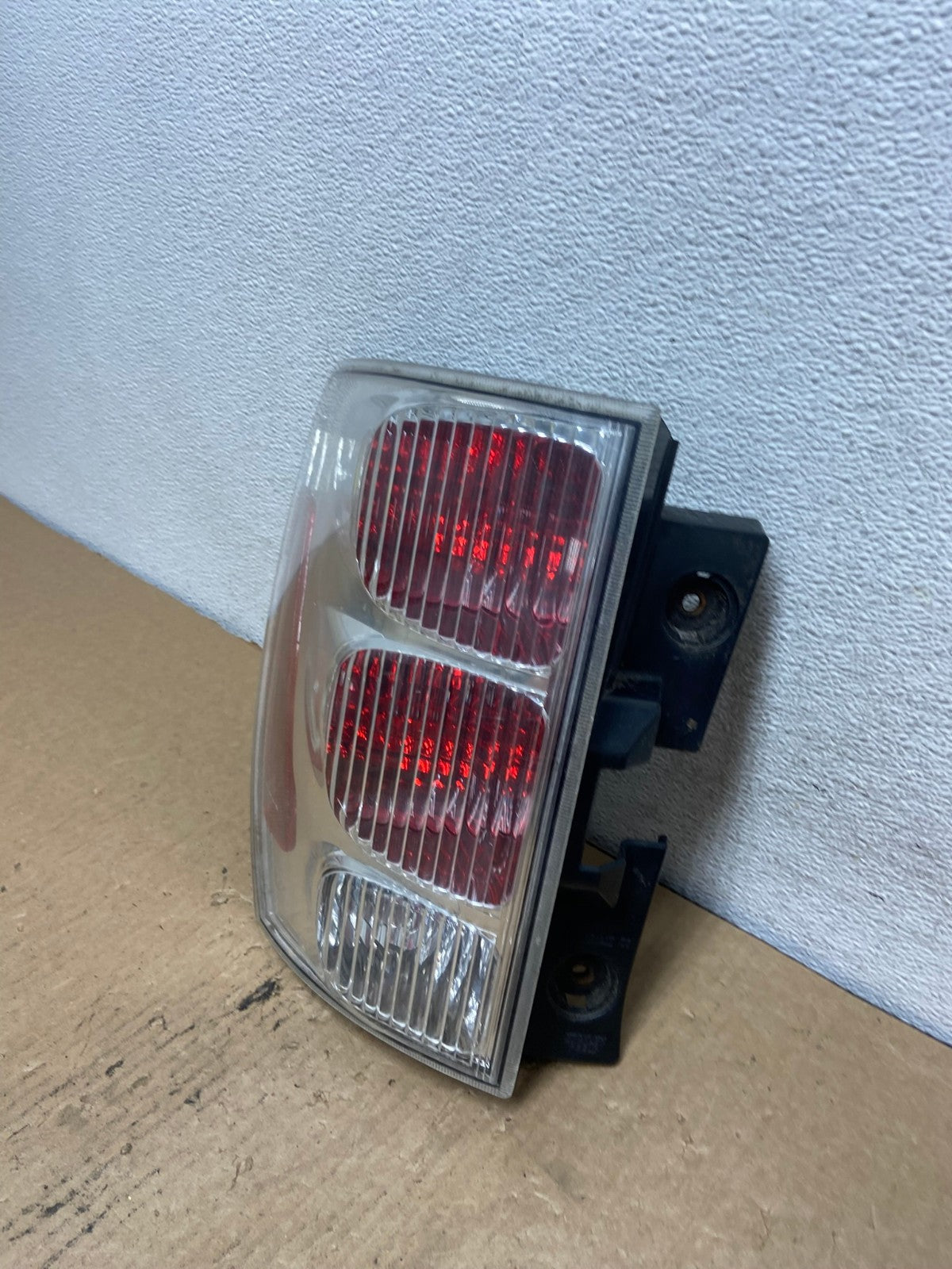 2005 to 2008 Chevrolet Equinox Left Driver Lh Side Tail Light AG2440 LK1