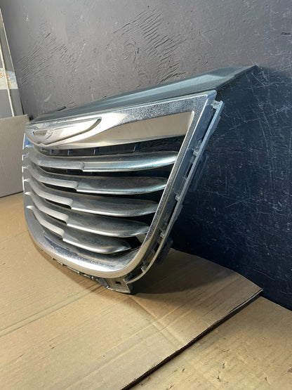 2011 to 2016 Chrysler Town & Country Front Upper Grill Grille AC5454 DG1