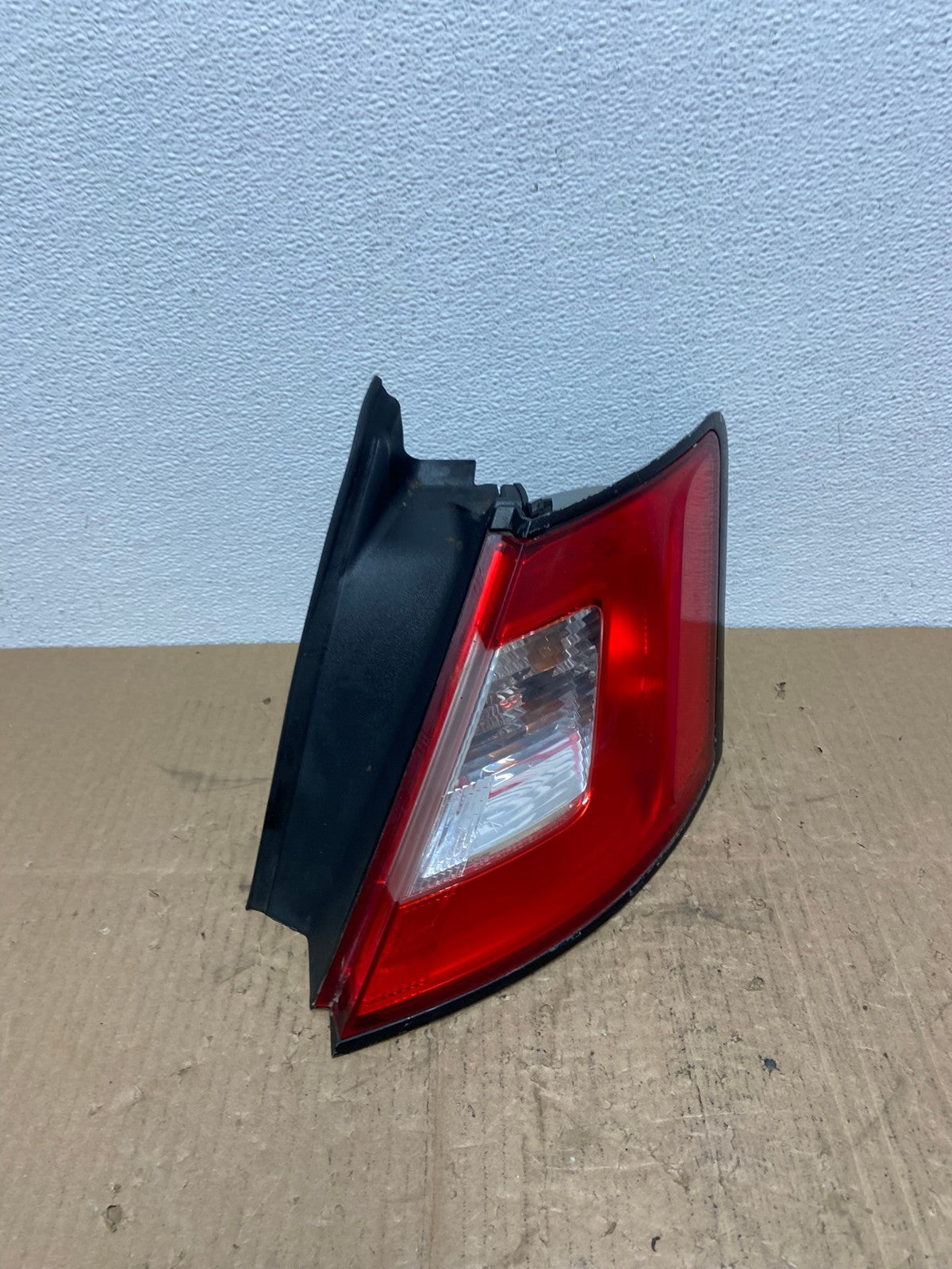 2010 to 2012 Ford Taurus Right Passenger Rh Side Tail Light OEM AB8423 LK2