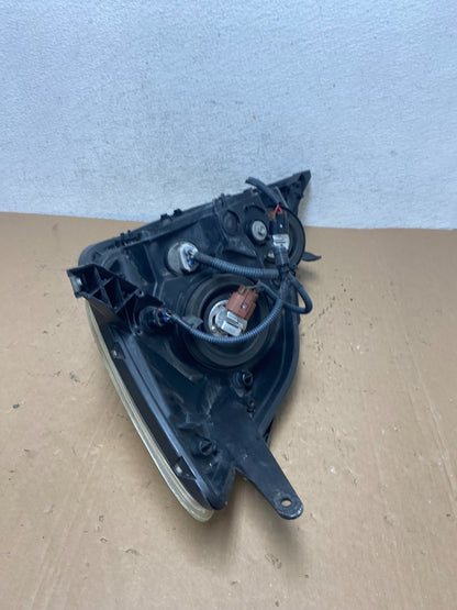 2004-2005 Toyota Sienna Right Passenger Halogen Headlight AD8011 DW6