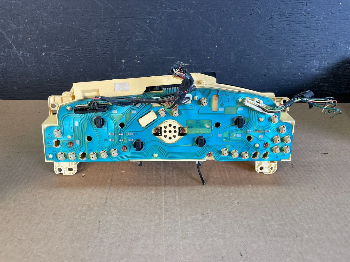 1997 1998 Ford Expedition Speedometer Instrument Gauge Cluster AF3627 DG8